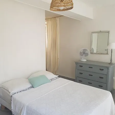 2 Pieces En Plein Coeur Du Village