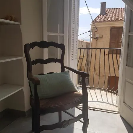 2 Pieces En Plein Coeur Du Village Daire Cargèse