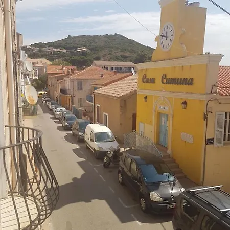 2 Pieces En Plein Coeur Du Village Lejlighed