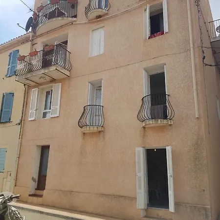 2 Pieces En Plein Coeur Du Village Cargèse