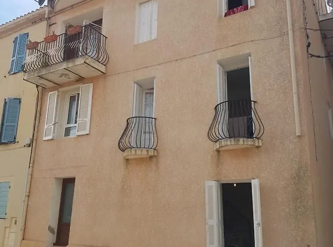 2 Pieces En Plein Coeur Du Village Cargese