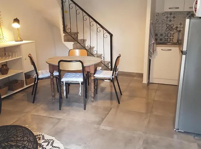 2 Pieces En Plein Coeur Du Village